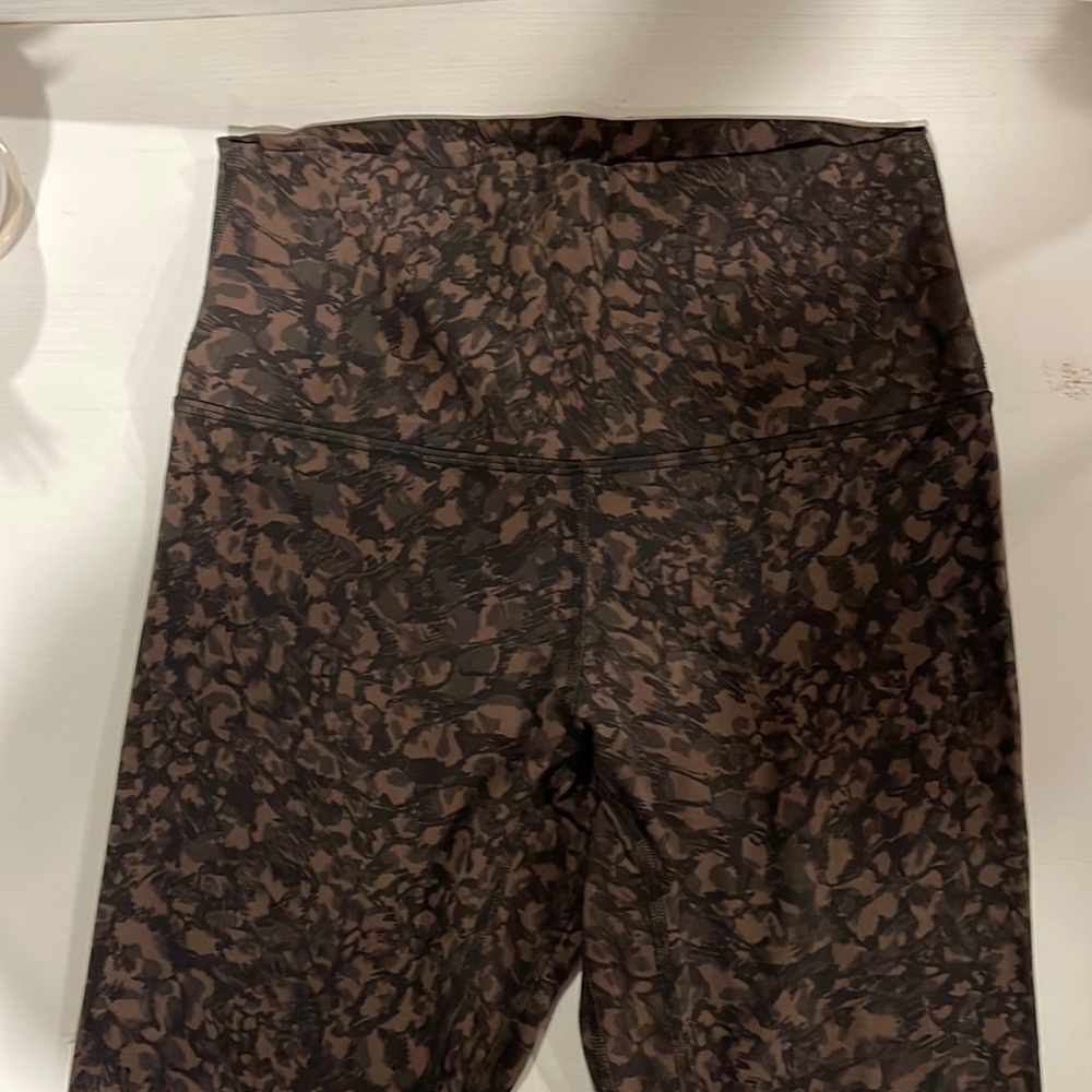 Lululemon - high rise align 28” Size 6 - Wild Thing Camo Brown Earth Multi